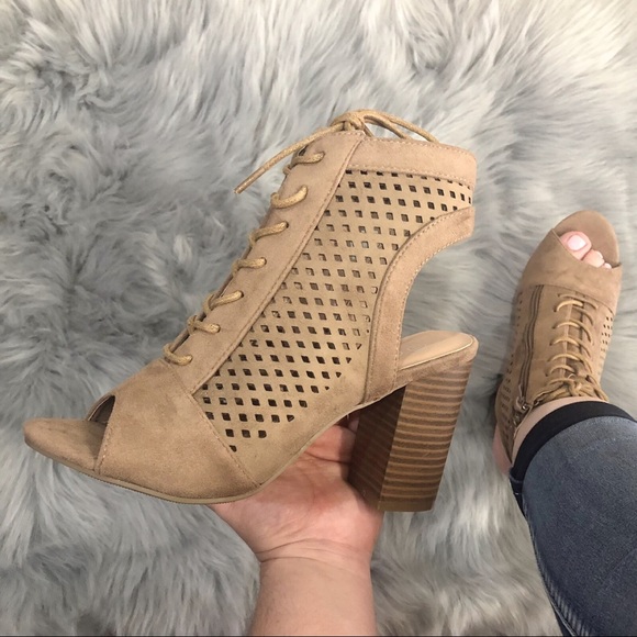 Shoes - Tan open toe, block heel bootie